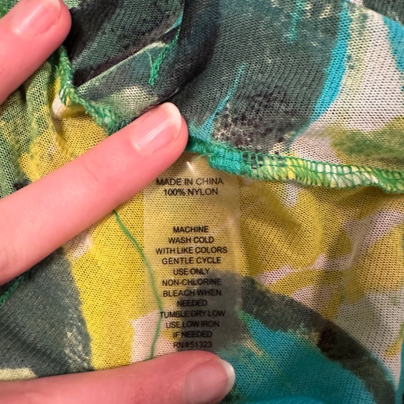 CHAUS/light green layered tank-top with leaf designs - Picture 3 of 4